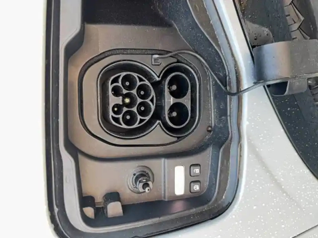 Renault Megane e-tech ev60 220 ch optimum charge — photo 15