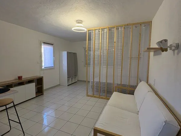 STUDIO MEUBLÉ ET RÉNOVÉ 32 m2