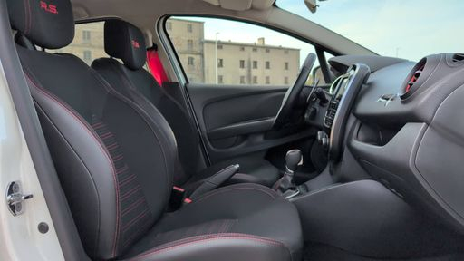 Renault Clio RS 1.6 Turbo 220 EDC6 - Trophy – 2018 – 40804 km – Essence – Boîte Automatique — photo 8