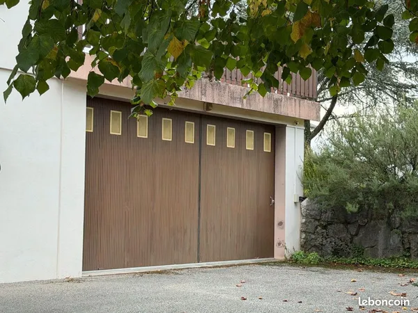 Garage 2 pièces 57 m²