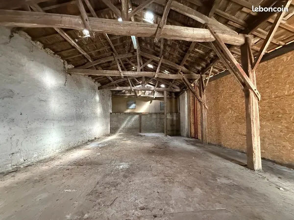 Ensemble immobilier 675 m² - Chais, entrepôt et hangar - Gaillan-en-Médoc