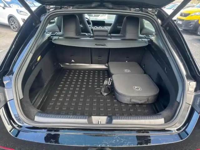 Mercedes Cla shooting brake 250 e 8g-dct amg line — photo 8
