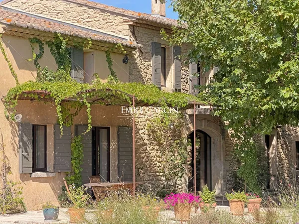 A vendre - Mas rénové aux portes du Luberon