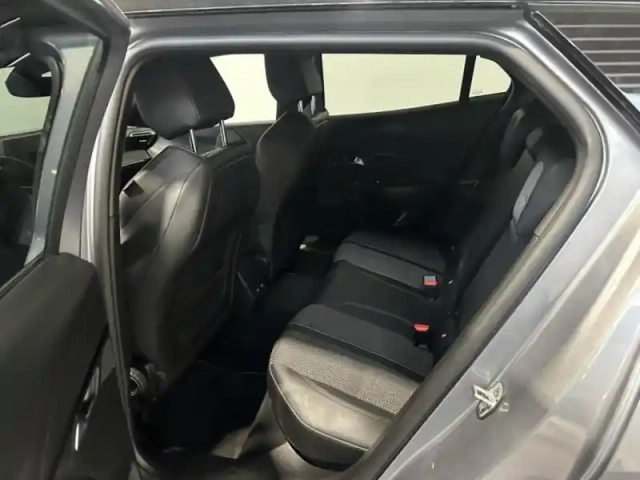 Peugeot 2008 e- 136ch gt — photo 10