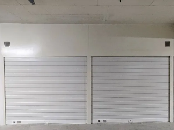 Je vends 3 box de 90m3 ou 36m2 (stationnement, stockage et d'entreposage), côte à côte, belle réside