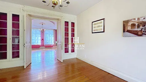 Maison 7 pièces 258 m²