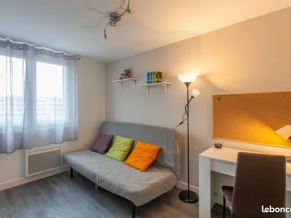 Chambre meublée avec salle d'eau. Prix tout compris