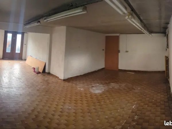 Local, box de stockage 60m²