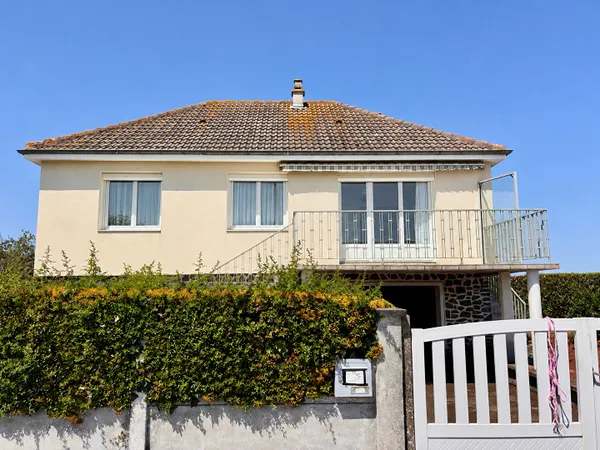 Maison à vendre à Cléré-sur-Layon ? Grand terrain, vue sur les vignes, sous-sol et dépendances - D60
