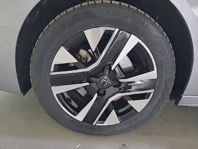 Peugeot 208 hybrid 100 e-dcs6 — photo 16