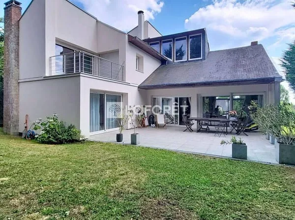 Maison 9 pièces 246 m²