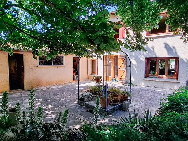 Maison individuelle de village avec jardin
