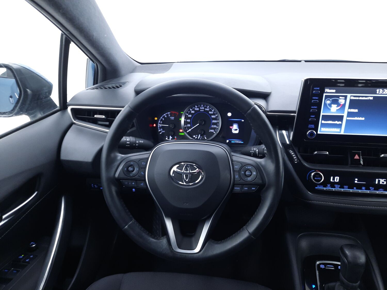 Toyota Corolla Touring Sports — photo 13