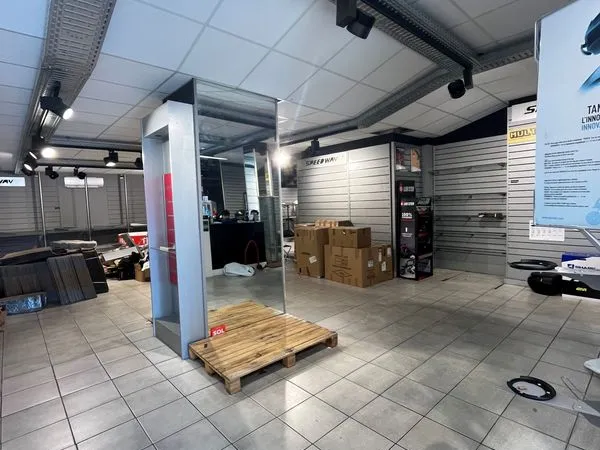 À LOUER - LOCAL COMMERCIAL D'EXCEPTION À TOULON (Boulevard Clémenceau) - Une Adresse stratégique