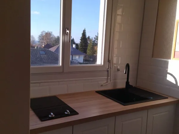 STUDIO MEUBLE (Résidence sécurisée + parking privé + terrasse )