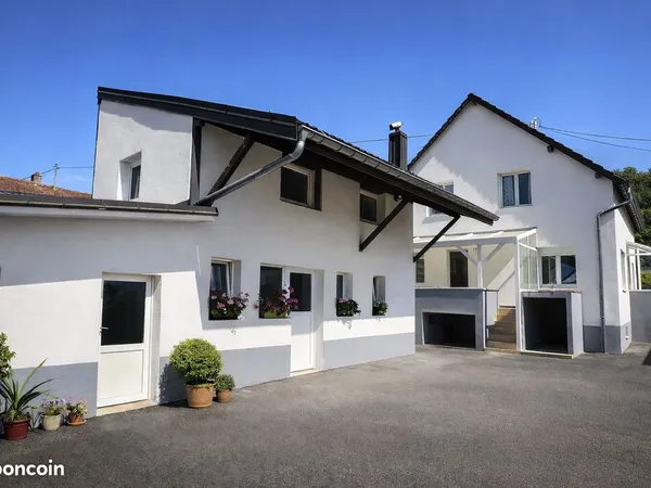 Maison avec dépendance idéale pour une activité professionnelle