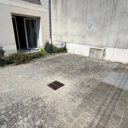 Location d'une petite place de parking gare de houilles