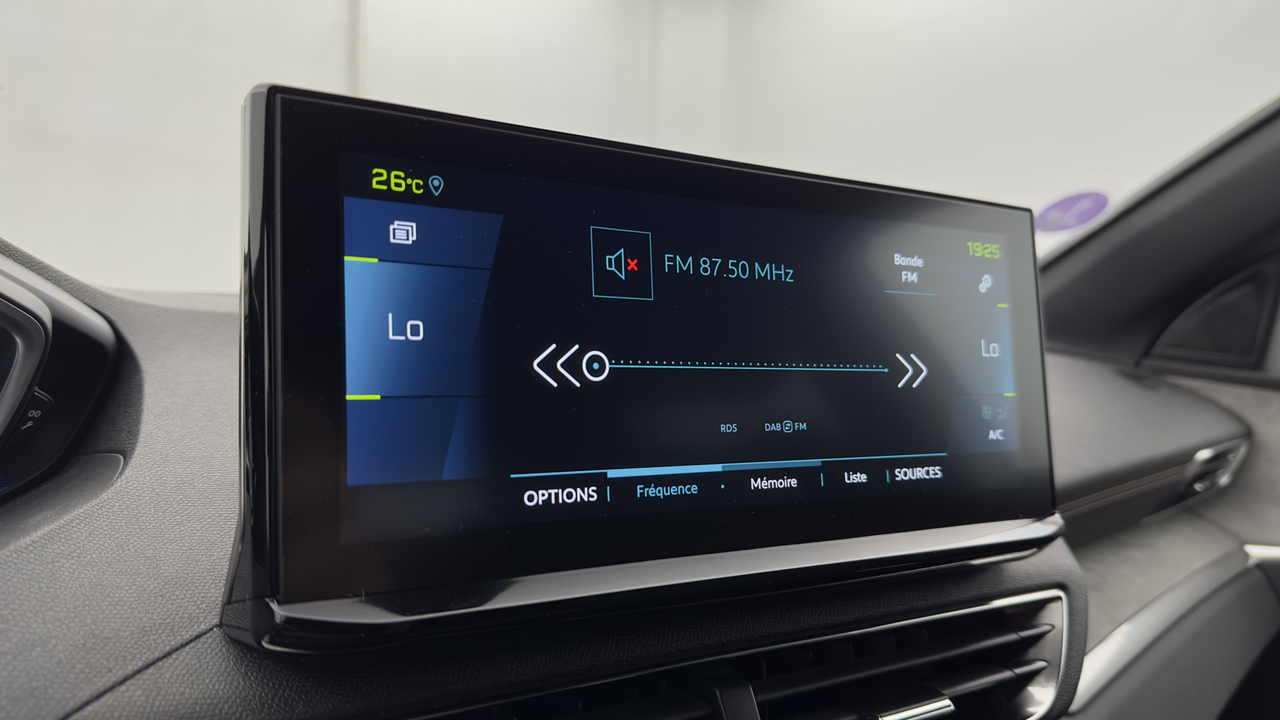 Peugeot 3008 Hybrid 225 e-EAT8 — photo 27