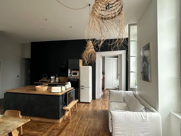 T3 de caractère 88 m² entièrement rénové - Place Gramont - Balcon filant