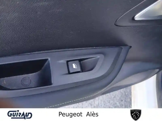 Peugeot 2008 electrique 136 ch — photo 14