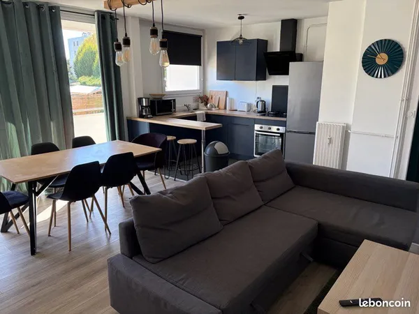 À LOUER - BEL APPARTEMENT RÉNOVÉ 50 m² AVEC BALCON ET PARKING PRIVÉ - 890 CHARGES COMPRISES