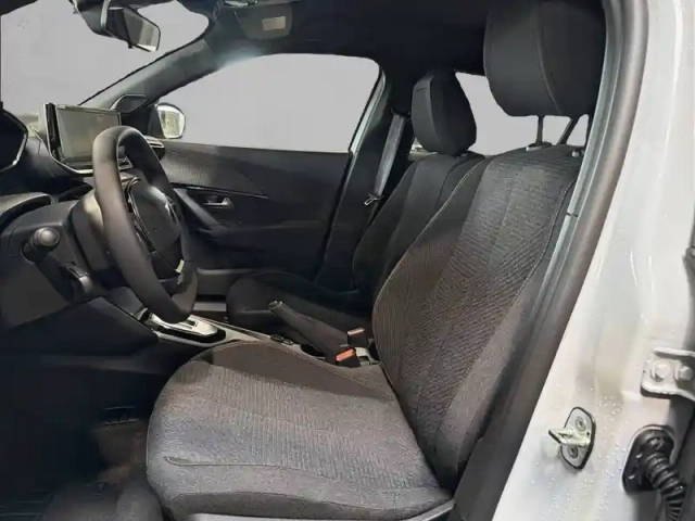 Peugeot 2008 hybrid 110 e-dcs6 — photo 11