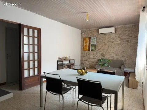 Location d'une jolie maison T3 avec jardin et clims, dans le centre du village de St Chaptes