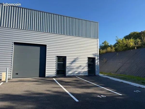 Urgent entrepôt dépôt neuf 130 m2