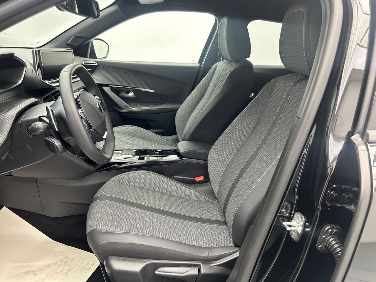Peugeot 2008 130 s&s eat8 allure — photo 10
