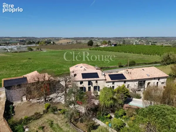 Propriété de caractère en pierre avec maison principale et trois gîtes et piscine
