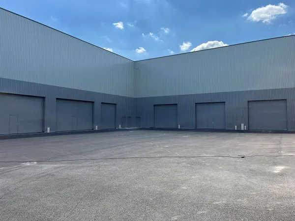 Entrepôt 151 m²