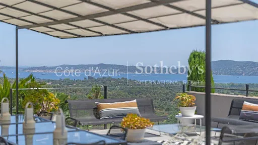 Villa 8 pièces 323 m²