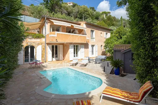Villa 4 pièces 145 m²