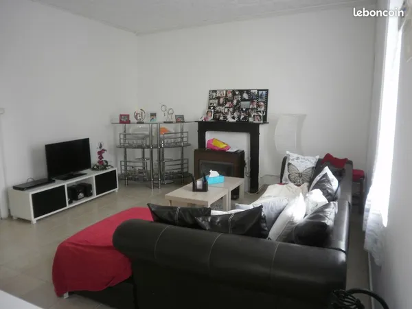 HAUTMONT, rue Jules CAMPAGNE, petite maison rénovée pour 2 personnes