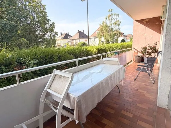 Appartement 3/4 pièces de 102 m² avec terrasse, loggia, garage motorisé et cave - Strasbourg Neudorf