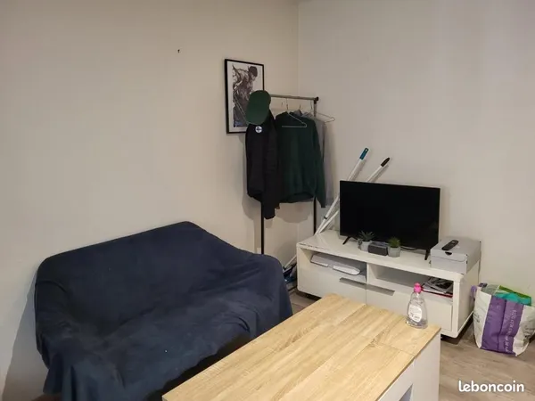 Studio 1 pièce 13 m²
