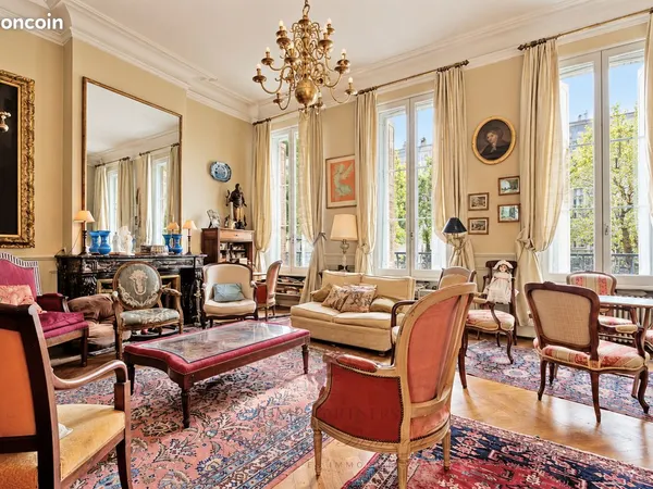 Maison 10 pièces 351 m²