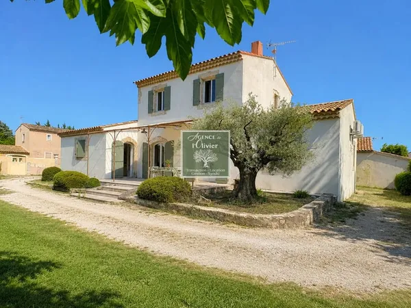 A pieds du centre de Saint-Rémy, maison familiale sur près d
