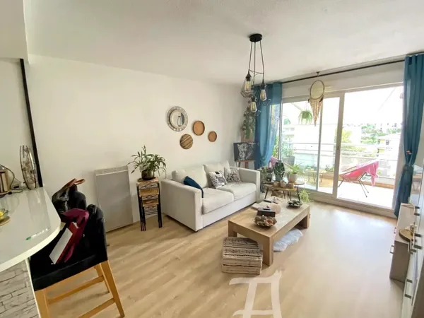2 pièces en parfait état avec balcon à Menton