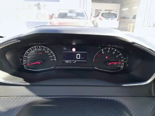 Peugeot 208 puretech 100 s&amp;s bvm6 — photo 31