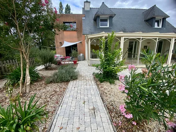 SAINT-MÉDARD-SUR-ILLE ? À 20 MIN DE RENNES : 227 M², 6 CHAMBRES ET UN PARC DE 7 680 M²