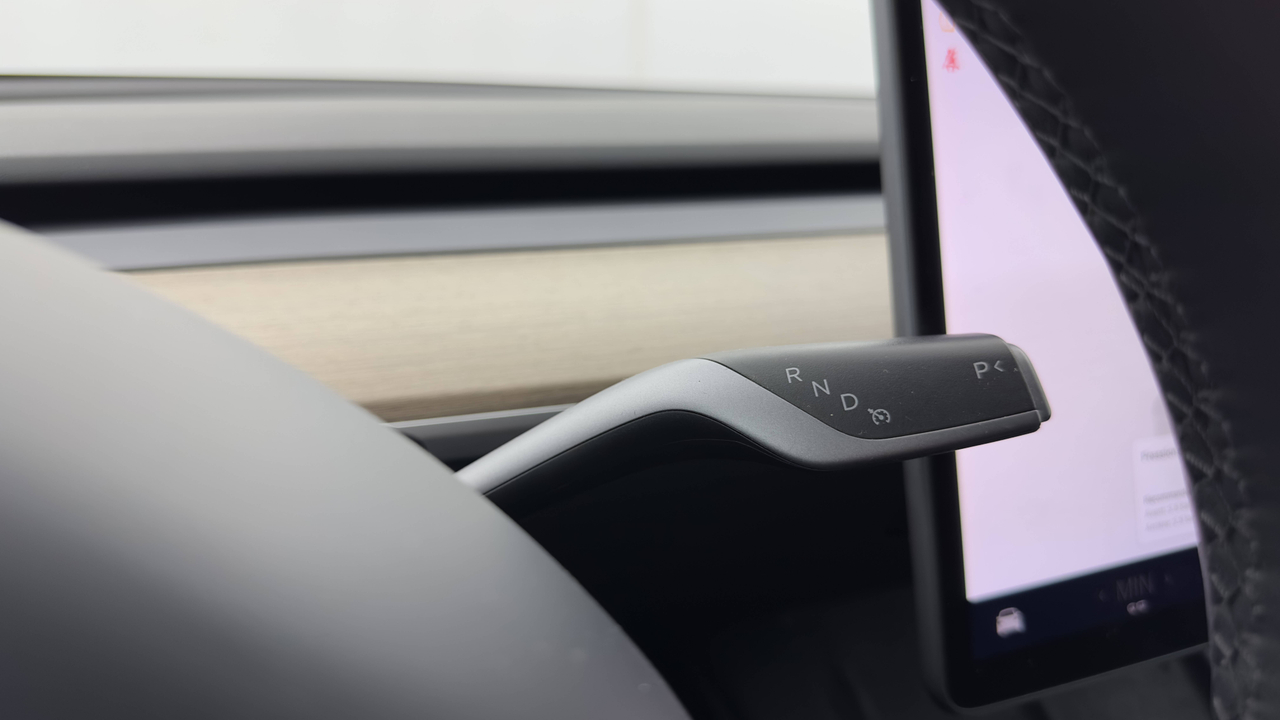 Tesla MODEL Y RWD — photo 12