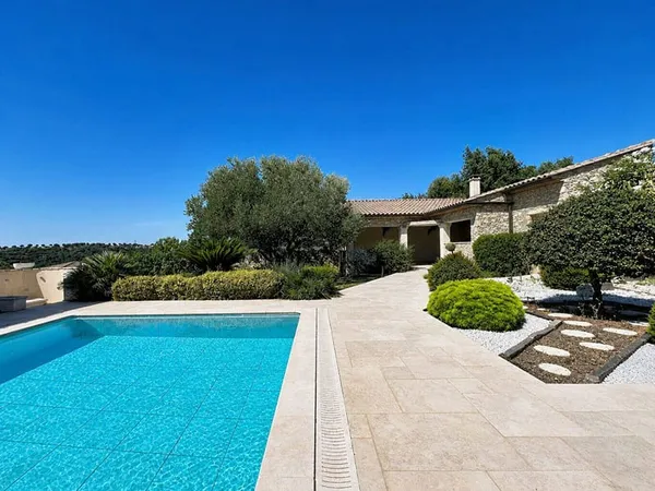 Villa 9 pièces 275 m²