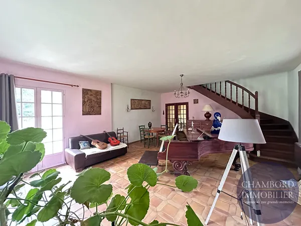 Maison spacieuse à vendre à Les Montils - Exclusivité CHAMBORD IMMOBILIER