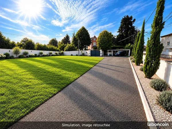 COMMUNAY CENTRE - Terrain constructible 500 m² - Libre constructeur - Idéal plain-pied - Piscinable 