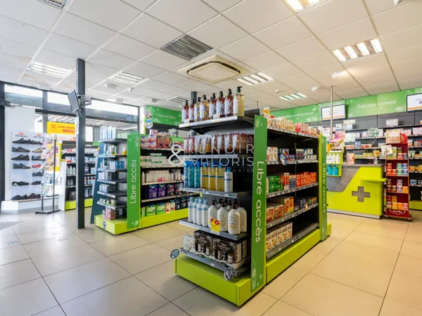 Local commercial 6 pièces 128 m²