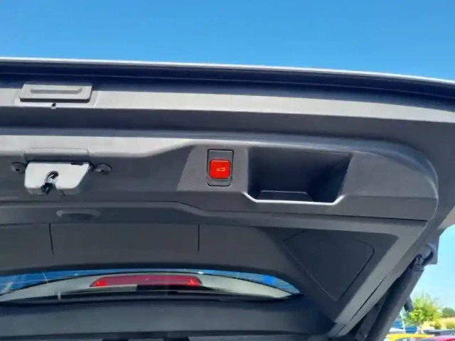 Peugeot 5008 hybrid 145 e-dcs6 — photo 20