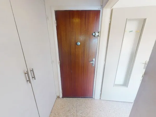 Studio meublé 25 m² avec balcon, cuisine équipée et vue déga