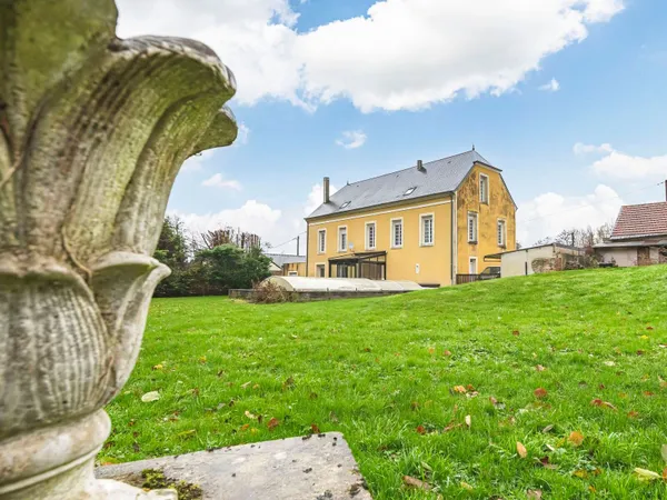 Maison 8 pièces 260 m²