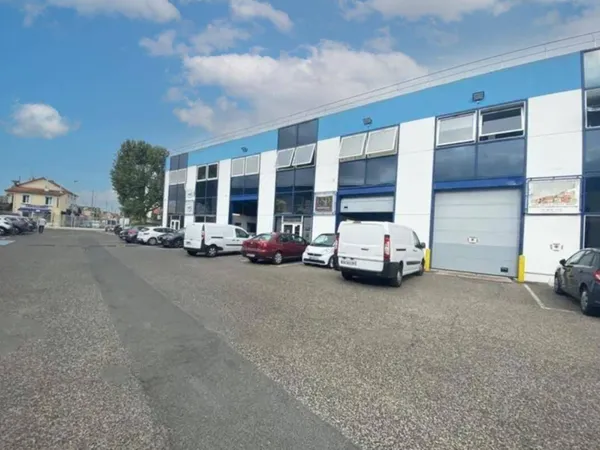 Local d'activité 1034 m²